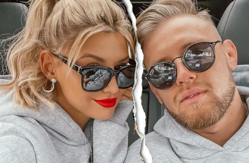 Hübsche Blondine Hat Mit Ihrer Freundin Viel Spaß Hübsche Blondine Hat Mit Ihrer Freundin Viel Spaß